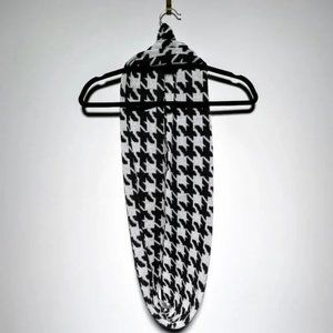 MERONA BLACK & WHITE PRINTED SCARF